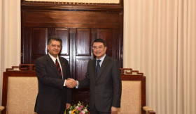 Meeting between the Ambassador of the Republic of Armenia to Vietnam Vahram Kazhoyan and the Governor of the State Bank of the Socialist Republic of Vietnam Mr. Le Min Hung.