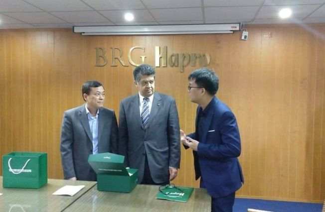 Meeting between the Ambassador of the Republic of Armenia to Vietnam Vahram Kazhoyan and  the Deputy General Director of the HAPRO GROUP of BRG Corporation Nguyen Tien Wuong