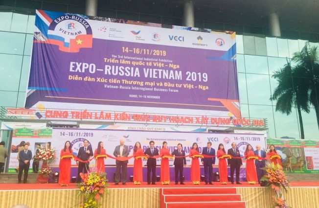 Participation of the Ambassador of the Republic of Armenia to Vietnam Vahram Kazhoyan to Russia-Vietnam EXPO 2019 exhibition and business forum and its further activities.