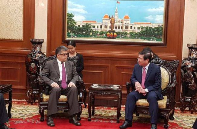 Meeting between the Ambassador of the Republic of Armenia to the Socialist Republic of Vietnam Vahram Kazhoyan and the the Chairman of the Ho Chi Minh City People's Committee Nguyen Thanh Phong.