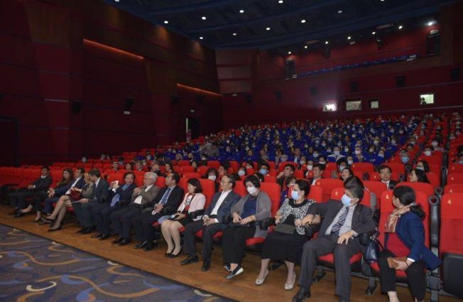 Participation of the Ambassador of the Republic of Armenia to Vietnam Vahram Kazhoyan in the official opening ceremony of the Russian films Week in Vietnam, dedicated to the 75th Anniversary of Victory in the World War II.
