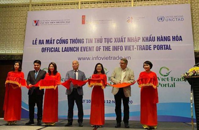 ՎՍՀ-ում Հայաստանի Հանրապետության դեսպան Վահրամ Կաժոյանի մասնկացությունը  Վիետնամի Արդյունաբերության և առևտրի նախարարության կողմից նախաձեռնված Info Viet-Trade Portal-ի գործարկման հանդիսավոր արարողությանը: