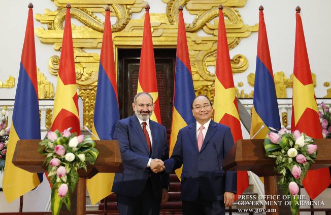 Meeting of H.E. Mr. Nikol PASHINYAN, Prime Minister of the Republic of Armenia  with H.E. Mr. Nguyen Xuan Phuc, Prime Minister of the Socialist Republic of Vietnam.