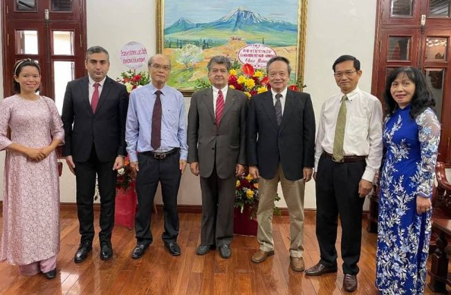 Ambassador of Armenia Vahram Kazhoyan hosted members of Vietnam-Armenia Friendship Association on the occasion of the 31st anniversary of the Independence of Armenia.