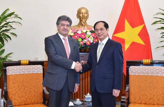 Meeting of the Ambassador of the Republic of Armenia Mr. Vahram Kazhoyan with the Minister of Foreign Affairs of the Socialist Republic of Vietnam H.E. Mr. Bui Thanh Son