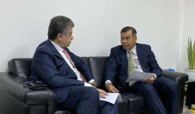 Դեսպան Կաժոյանի հանդիպումը Լաոսի Ժողովրդական Ժողովրդավարական Հանրապետության ԱԳՆ Եվրոպայի և ամերիկաների դեպարտամենտի գլխավոր տնօրեն Խամֆենգ Դուանգթոնգլայի հետ: