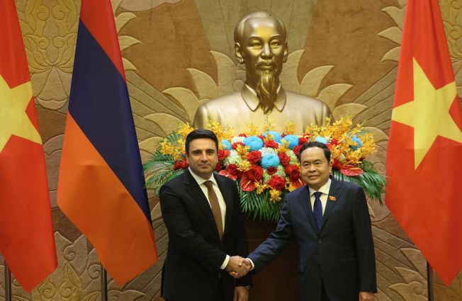 NA Speaker Alen Simonyan Meets with Vietnamese NA Speaker Tran Thanh Mạnh