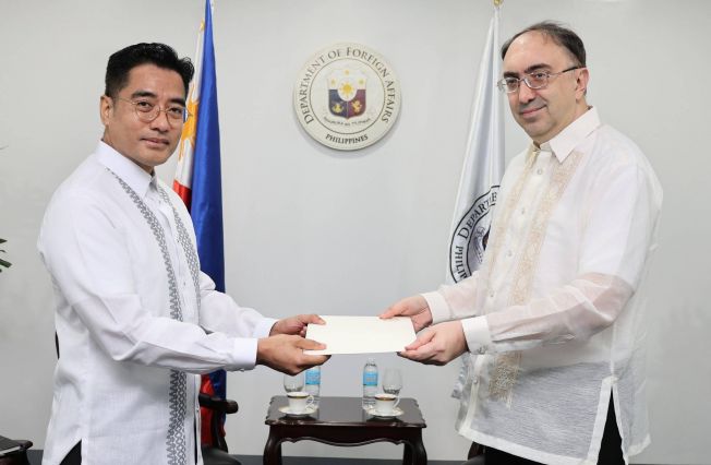 Ambassador Baghdasaryan Presented Copies of His Credentials in Manila
