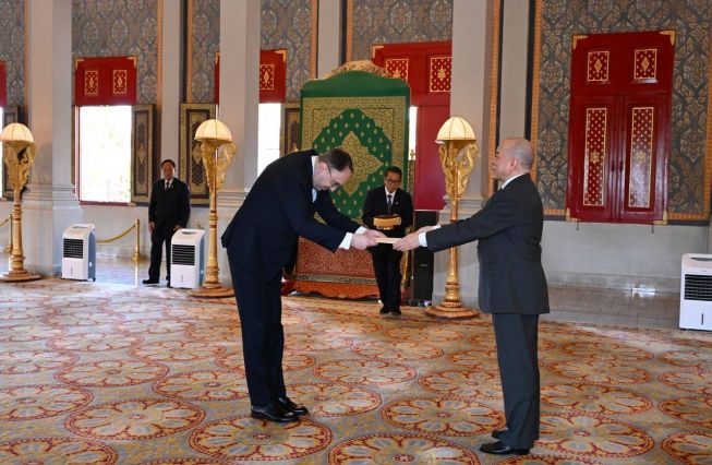Ambassador Baghdasaryan presented his credentials to the King of Cambodia